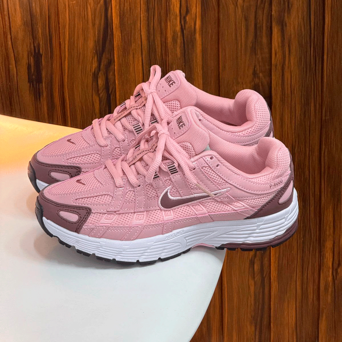 NIKE